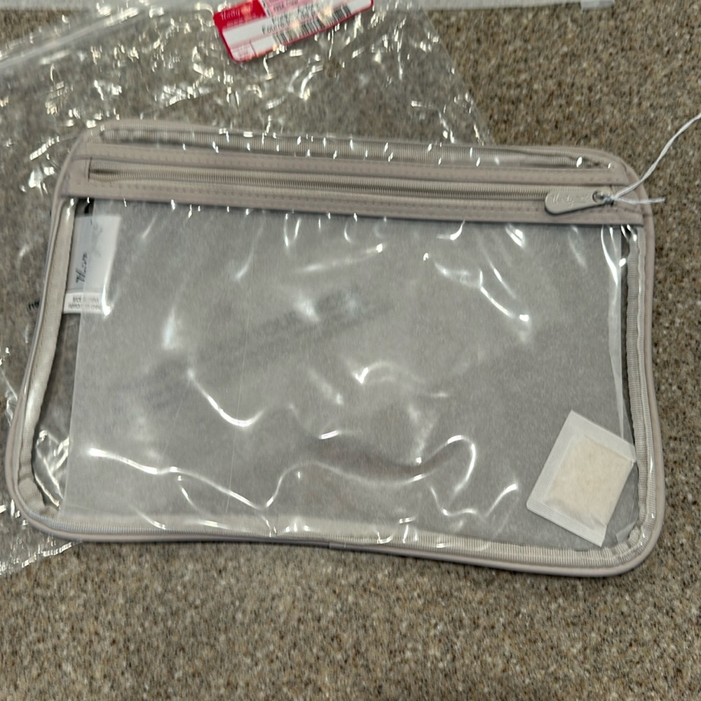 NWT Thirty One clear pocket-a-tote